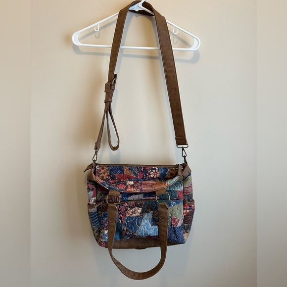 Donna Sharp Handbags - Donna Sharp Dizzy Quilted Crossbody/Tote/Purse Adjustable Strap Zip Closure